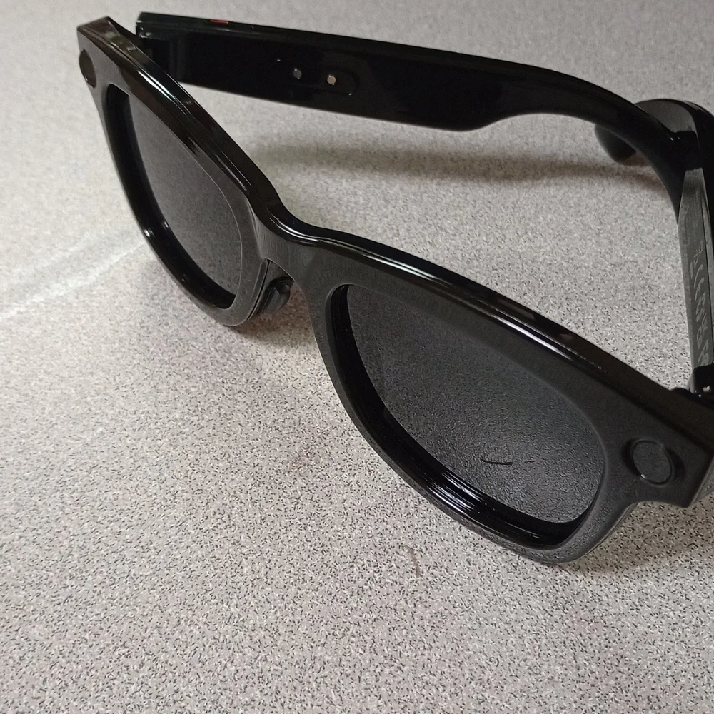 Smart AI Glasses – Video, Music & AI Assistant